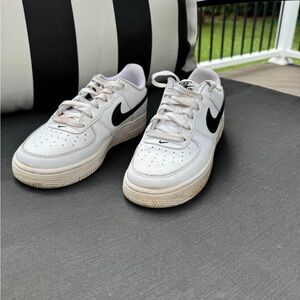 Nike sneakers 4.5
